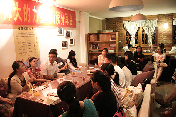 嘉宾老师与同学深入交流