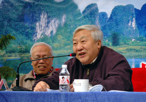 中国高等教育会会长周远清在大会上致词。