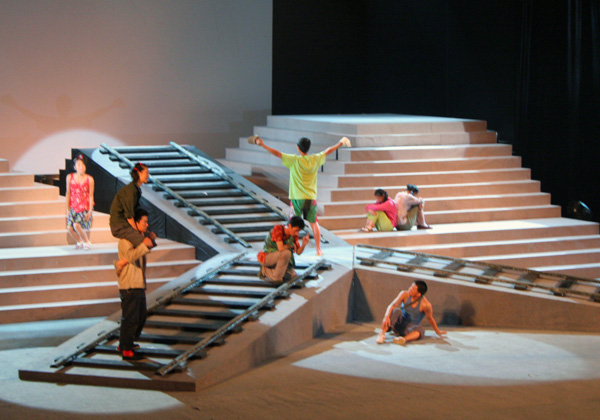 春暖话剧照片。