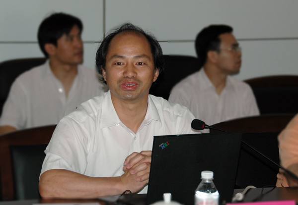 易忠副校长汇报情况。