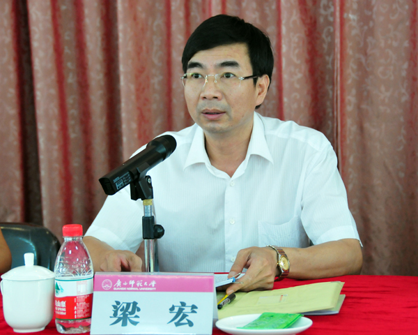 梁宏校长作大会报告