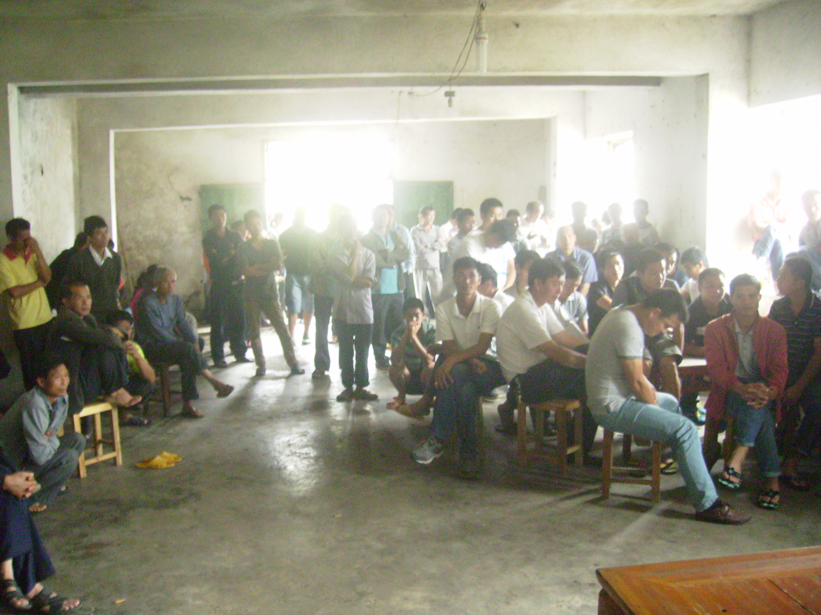 古板村村民代表积极参与清洁卫生具体事宜的商讨