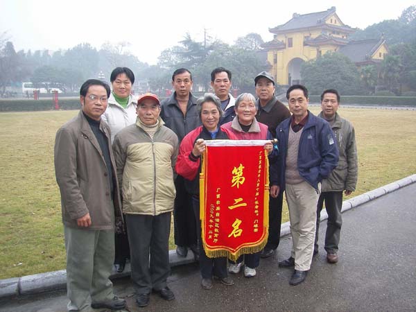 载誉归来大家合影留念