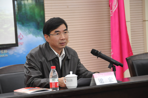 梁宏校长对学校的安全稳定工作提出具体要求