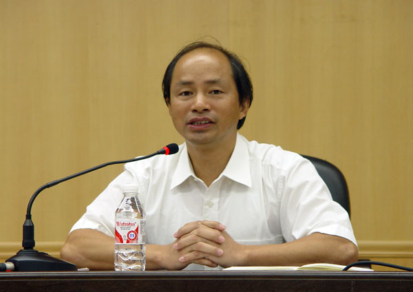 易忠副校长讲话。