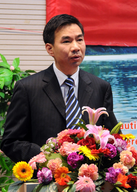 梁宏校长在开幕式上致辞。