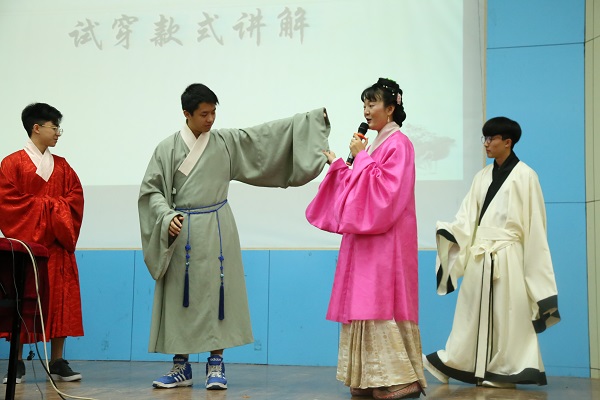 汉族服饰试穿讲解.JPG