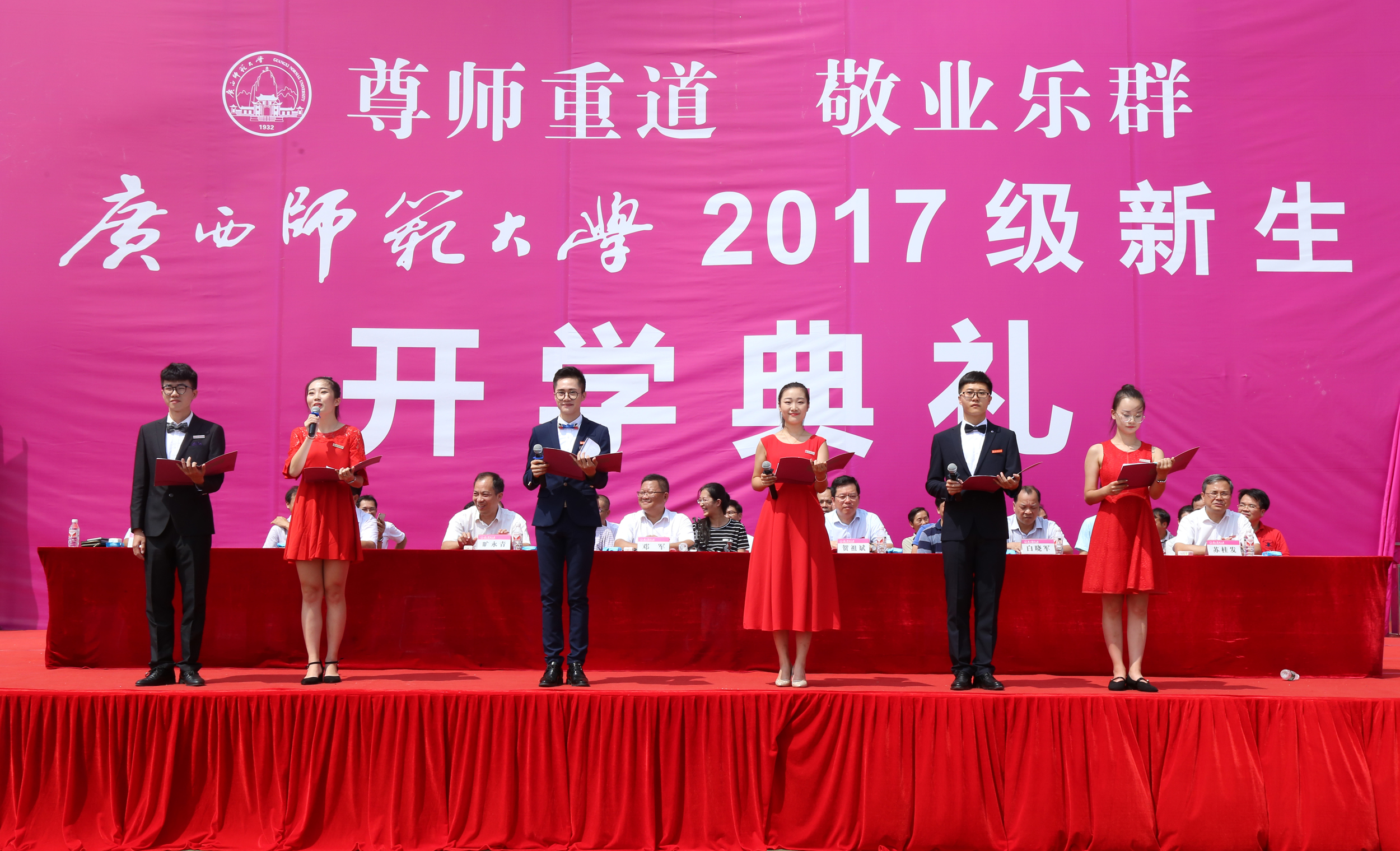 学生代表诗朗诵《独秀·华章》9.jpg