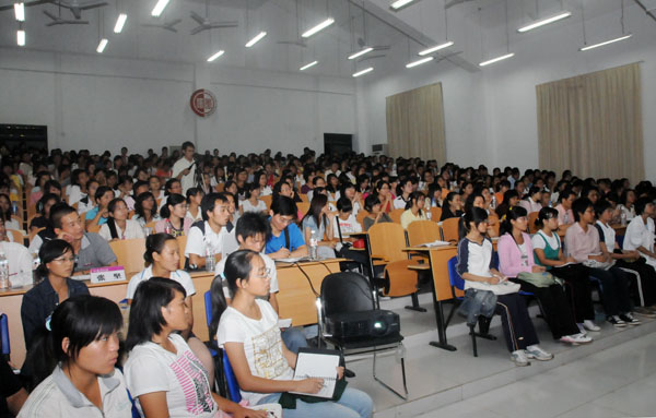 活动现场座无虚席。