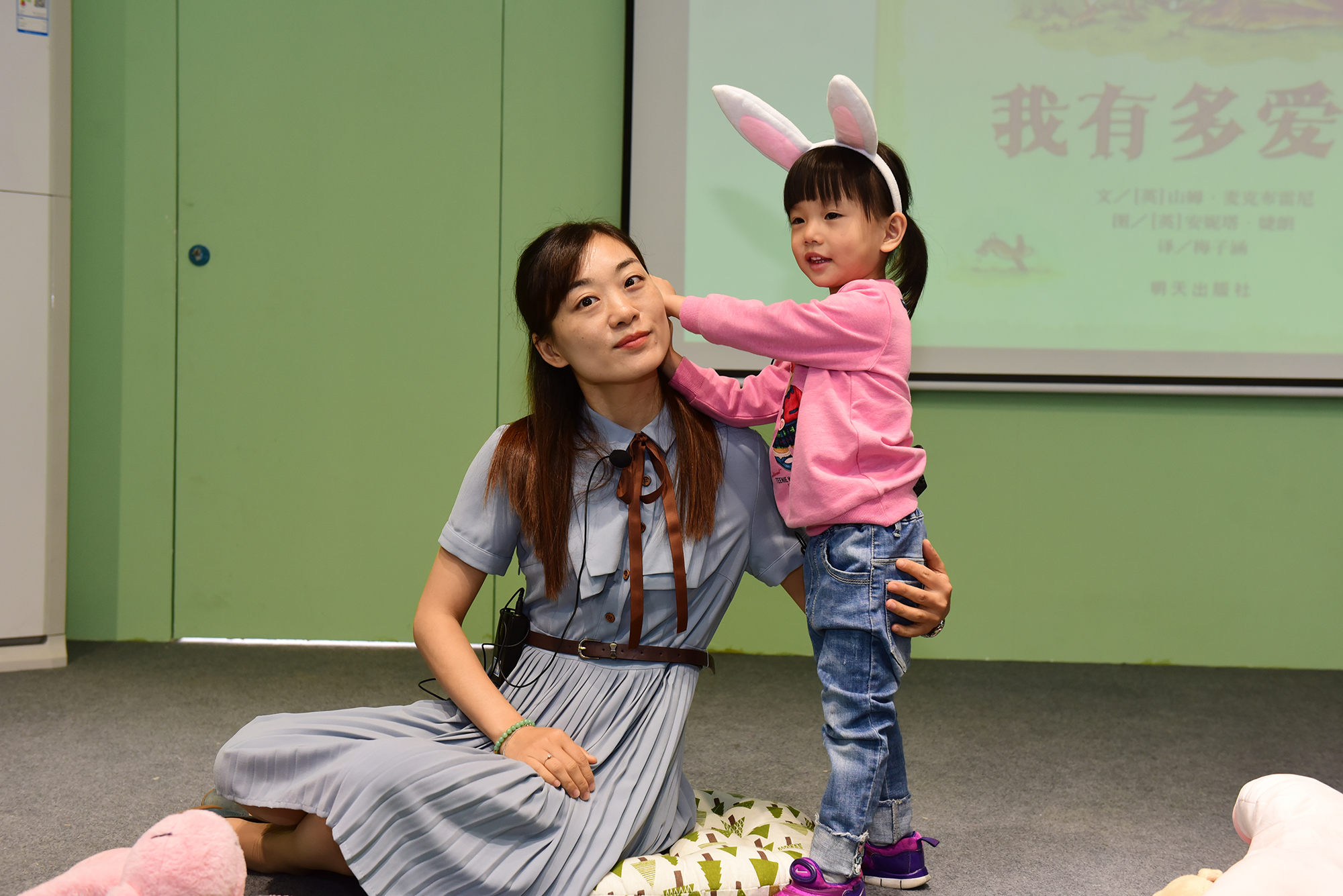 亲子绘本剧《猜猜我有多爱你》表演.JPG