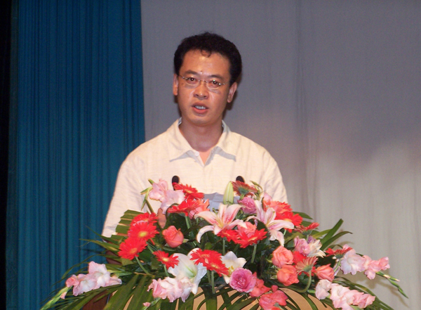 受表彰的同志作典型经验发言。