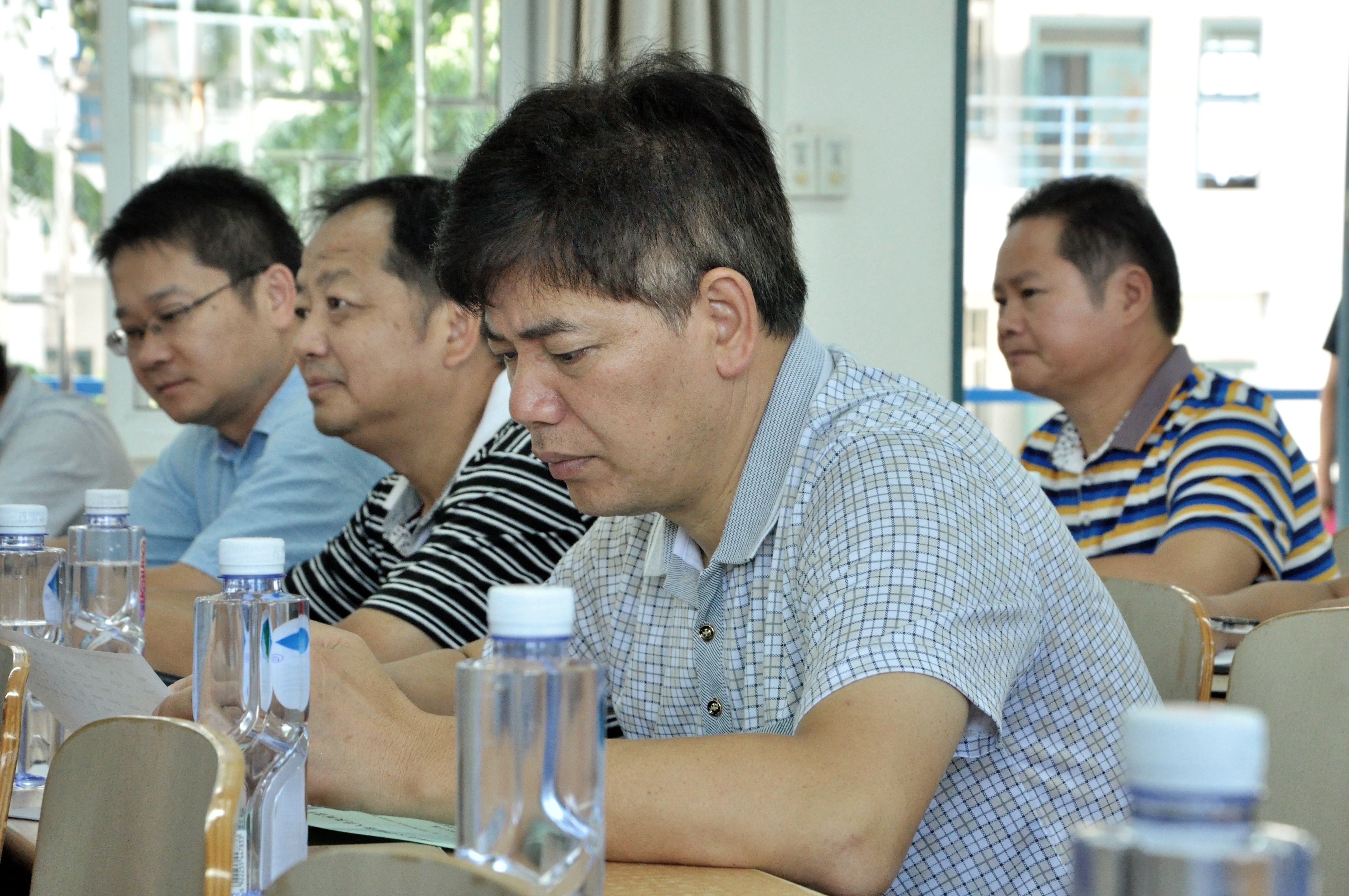 我校党委常委莫坷到法管学院听课（大学生通讯社李梦瑞摄）.JPG