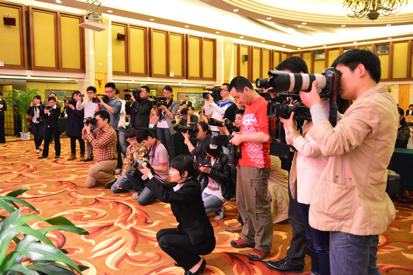 媒体记者们聚焦《夜王                    </div></div></article>
                    </div>
                    <div id=