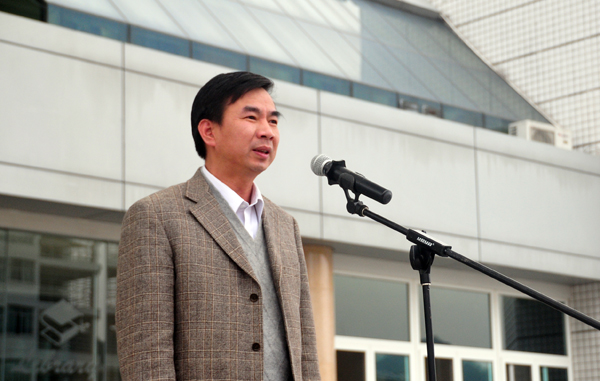 梁宏校长宣布比赛开始