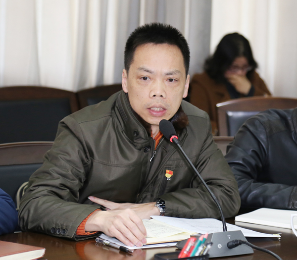组织部负责人通报了学校新一轮全区扶贫工作队员选派情况。2.jpg