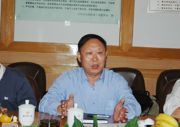 我校副校长刘健斌致欢迎辞