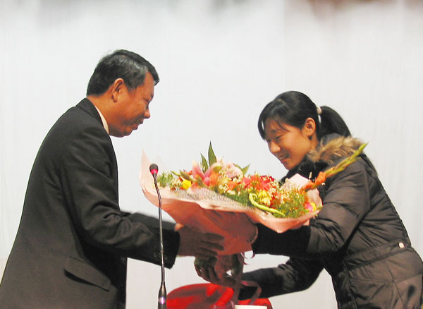 孙立川博士的报告受到我校师生的欢迎