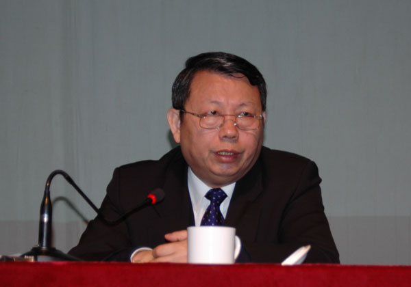 孙立川博士在做报告