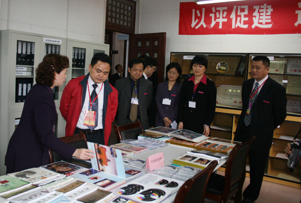 皮修平教授走访音乐学院评建办公室。