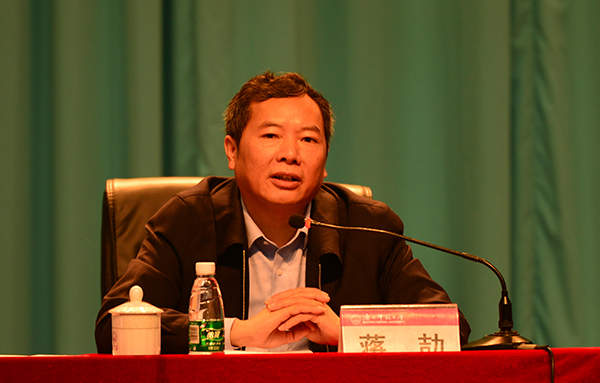 自治区公务员局局长、人力资源和社会保障厅副厅长蒋劼为活动主讲(大学生通讯社 张梦/摄)