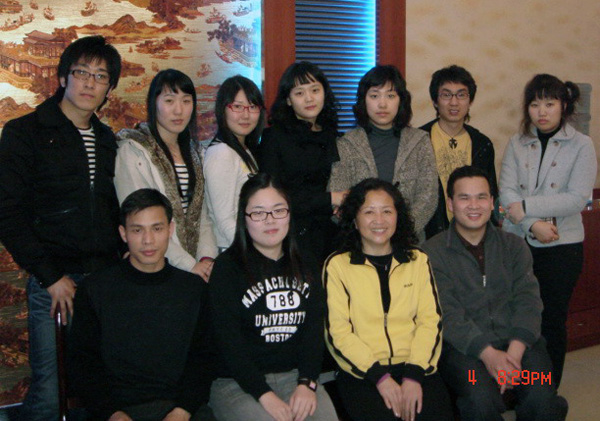 师生共庆元宵节。