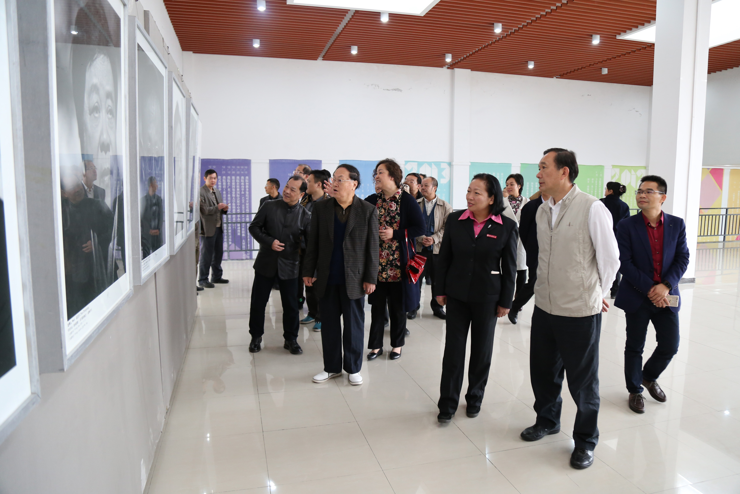 10参观作品展30.jpg