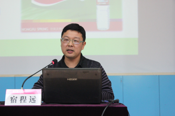 宿程远老师在为青年们做“清洁乡村，环境保护”主题讲座（校团委供图）