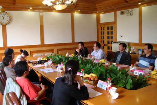 李传起副校长和研究生学院负责人与客人交流