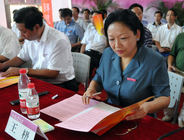 校领导签订创先争优活动承诺书