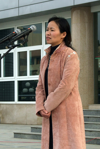 校党委林娜副书记致开幕词。