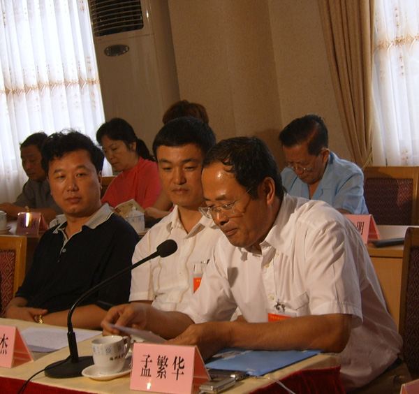 中国社科院研究员、著名评论家孟繁华在研讨会上发言