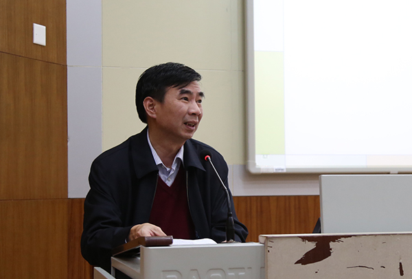 在培训会上梁宏校长进行动员讲话