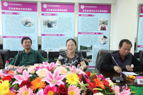 楚雄师范学院李云峰副书记、陈颖副院长介绍学院情况                    </div></div></article>
                    </div>
                    <div id=