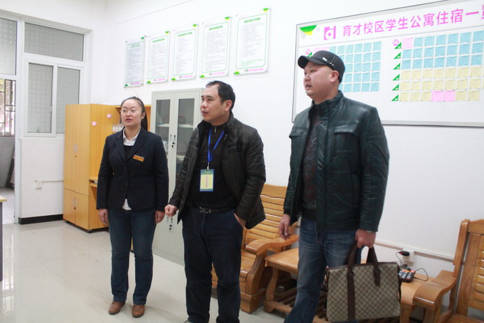检查育才公寓值班室