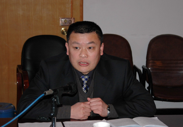 校党委王源平副书记汇报情况。