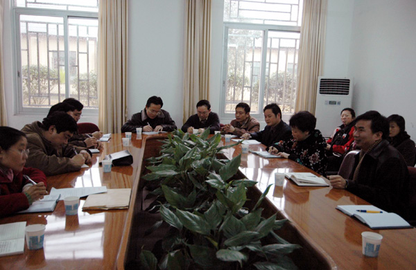 梁宏校长在会上致辞。