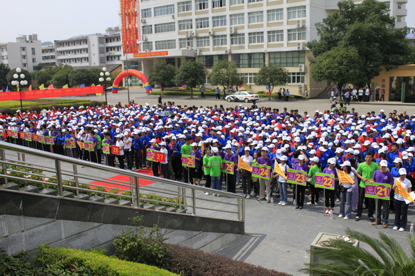 两国青年齐聚我校育才校区（裘文纬 摄）