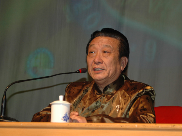 中国广播电视协会副会长贡吉玖在放映前讲话