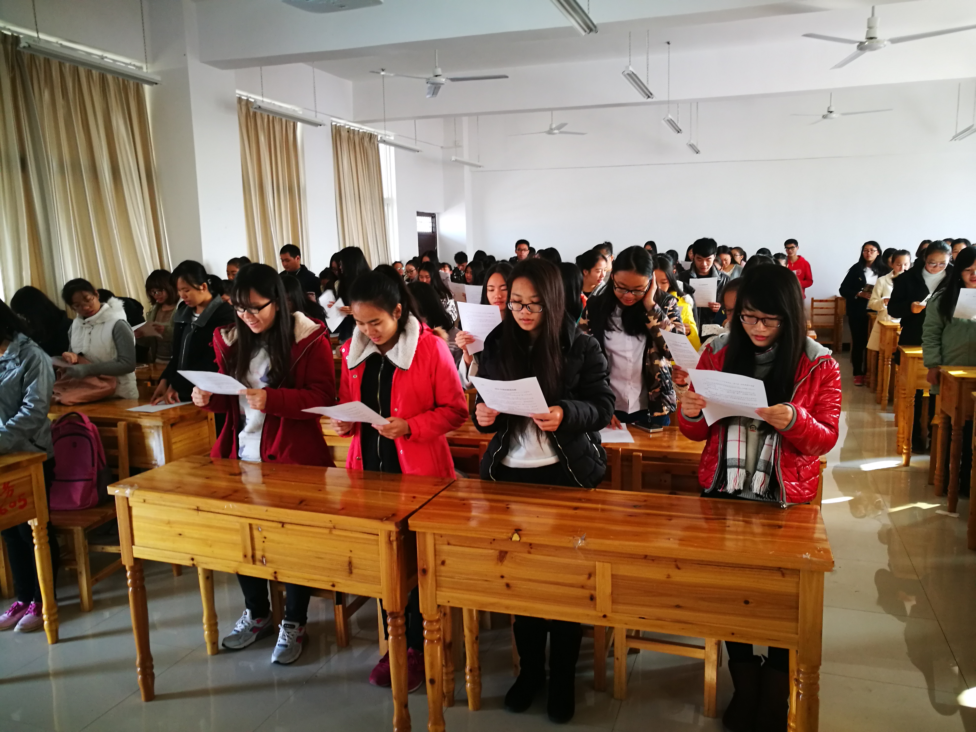 1、晨读宪法.jpg