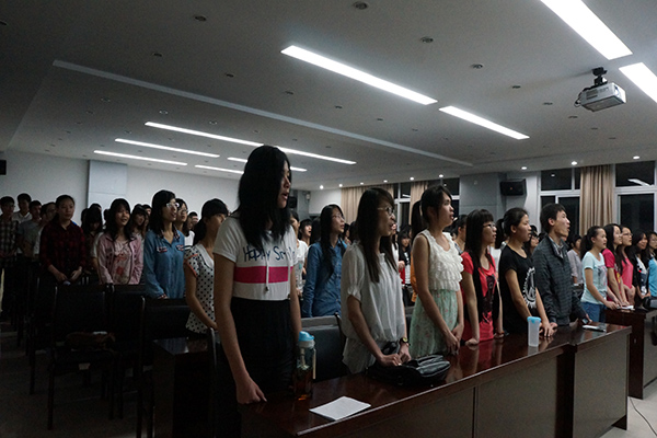 同学们为自己代言，宣读倡议书