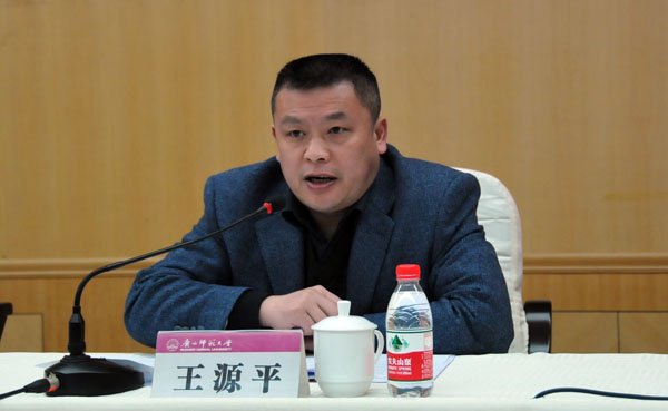 王源平副书记宣布2010年全校宣传思想文化工作先进集体和先进个人表彰决定