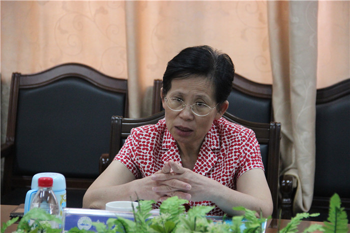 自治区高校工委副书记、高校纪工委书记秦敬德听取汇报并发言