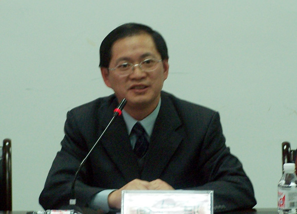 校党委唐仁郭副书记讲话。