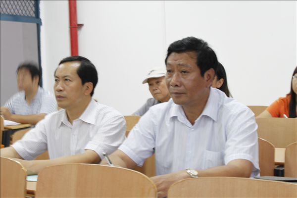 陈洪江副校长在文学院听课