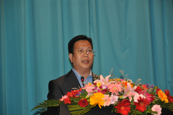 副校长覃卫国在开班典礼上致辞