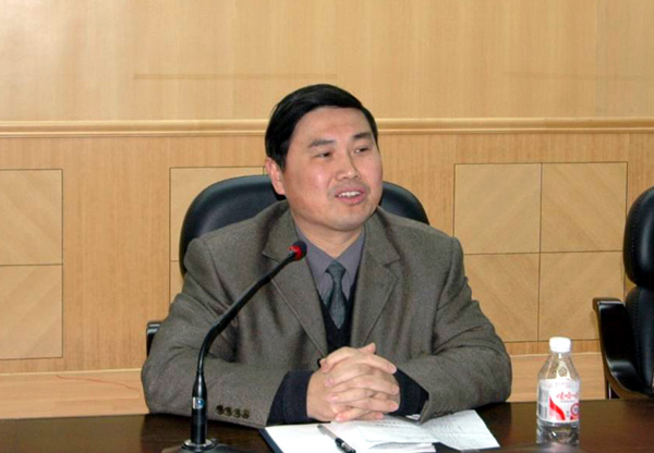 校党委副书记张鹏在会上作了总结发言。