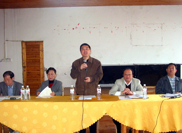 校党委张鹏副书记在会上做重要发言。