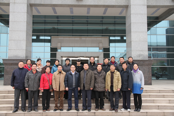 与会人员合影留念