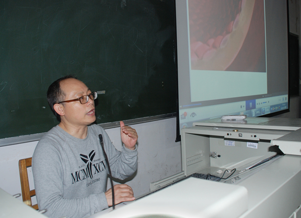 俸勇强主任在讲座上