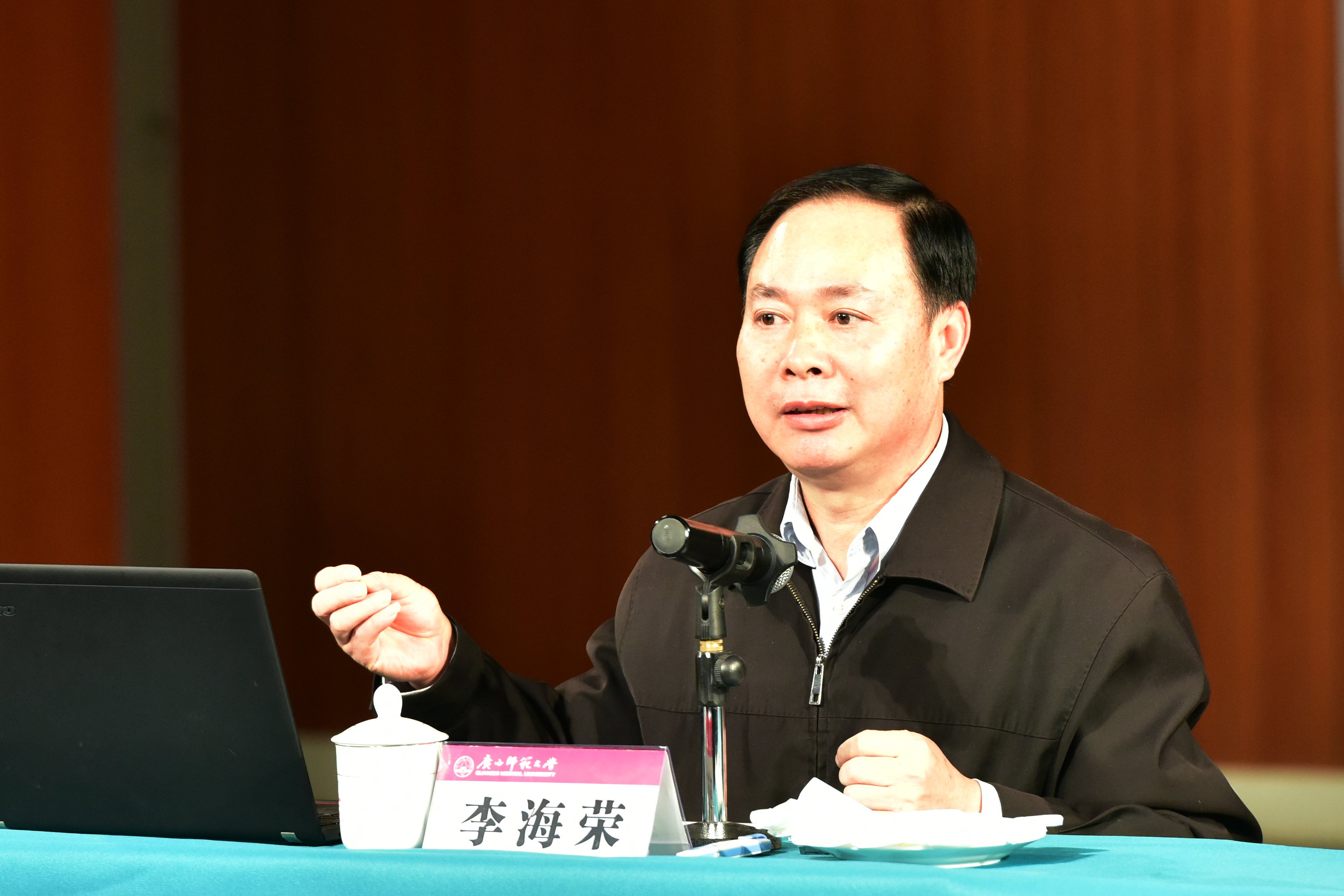李海荣宣讲党的十九大精神.JPG